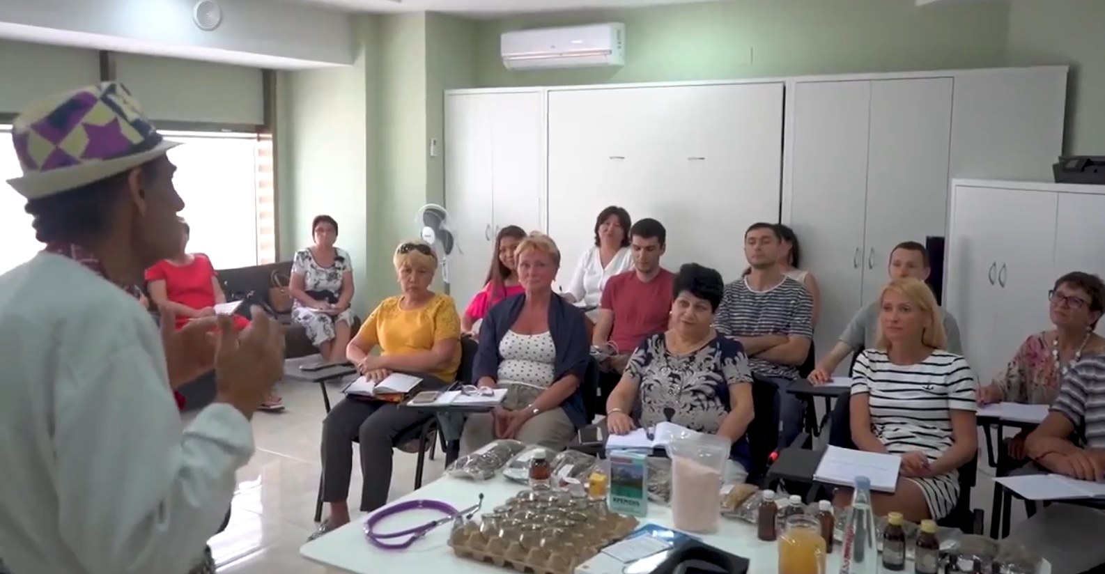 Учасники семінару під час заняття
